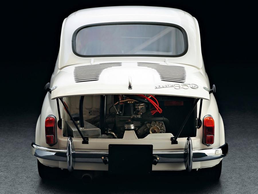 Моторный отсек Fiat Abarth 850 TC Corsa 1965 года  (фото 3 из 3)